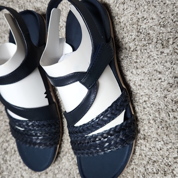 NEW Baretraps Navy Sandals Size 7M - Picture 2 of 6